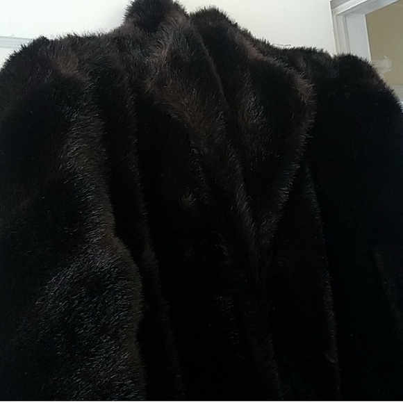 Elegant Black Fur Coat - Picture 2 of 5